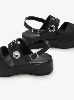 Sandales élégantes en cuir de qualité avec détails argentés