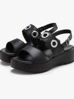 Sandales élégantes en cuir de qualité avec détails argentés