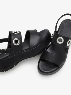 Sandales élégantes en cuir de qualité avec détails argentés