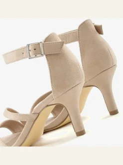 Sandales style féminin élégant, inspiré du talon kitten heel