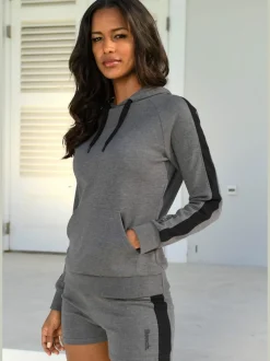 Short de détente sportif avec rayures latérales et ceinture à coulisse