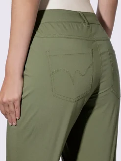 Short en jean coupe 5 poches avec patte de boutonnage et revers fixe
