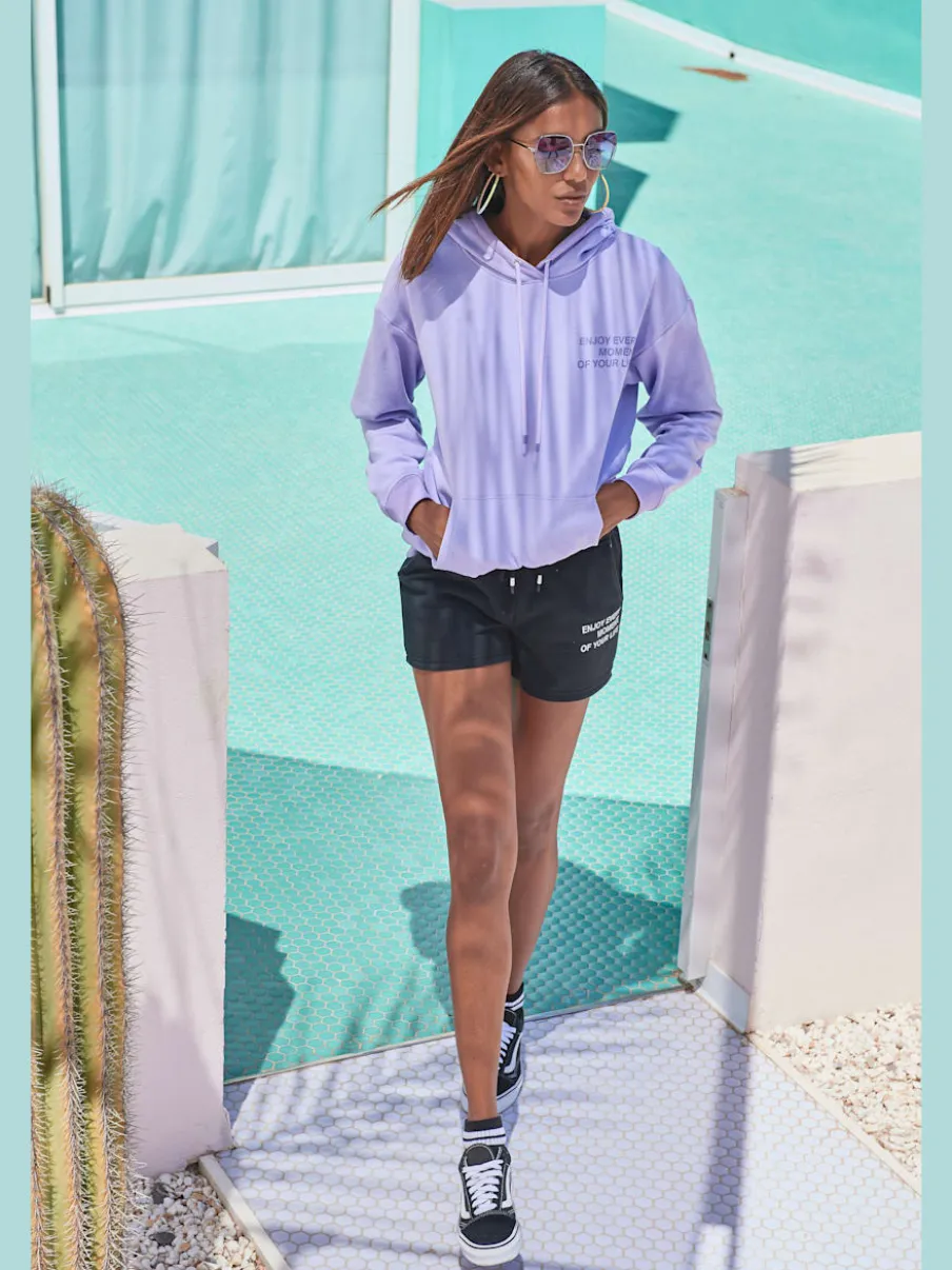 Short en matière sweat avec imprimé et poches fendues pratiques