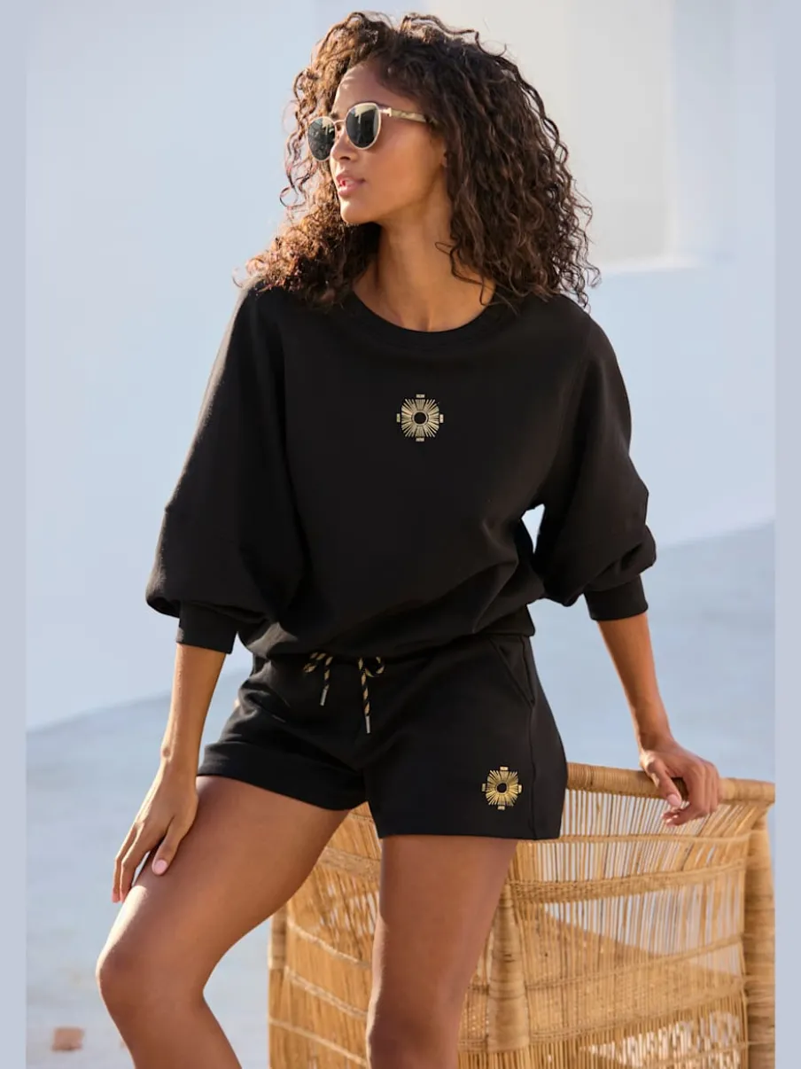 Short en matière sweat avec ruban à coulisse et poches fendues