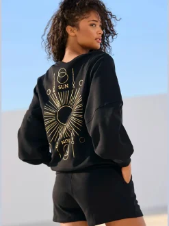 Short en matière sweat avec ruban à coulisse et poches fendues