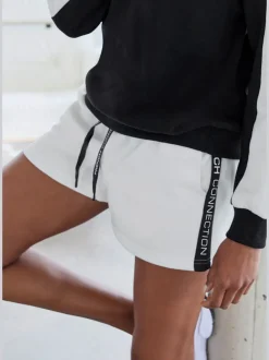 Short molletonné confortable avec poches latérales pratiques