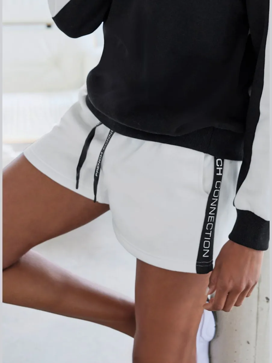 Short molletonné confortable avec poches latérales pratiques