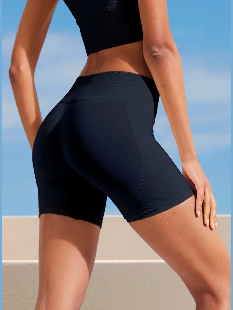 Short sans coutures moulant avec structure côtelée douce