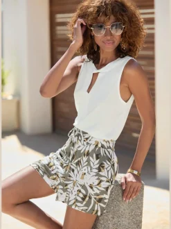 Shorts à ceinture élastique avec poches cousues latérales