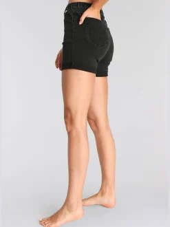 Shorts en jean extensibles avec deux poches arrière