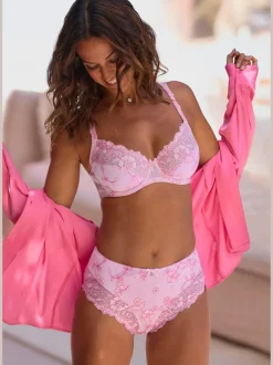 Slip avec dentelle brodée