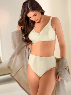 Soutien-gorge minimiseur sans armatures à bonnets moulés et bretelles larges
