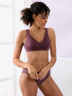 Soutien-gorge sans armatures à bonnets moulés et bretelles réglables