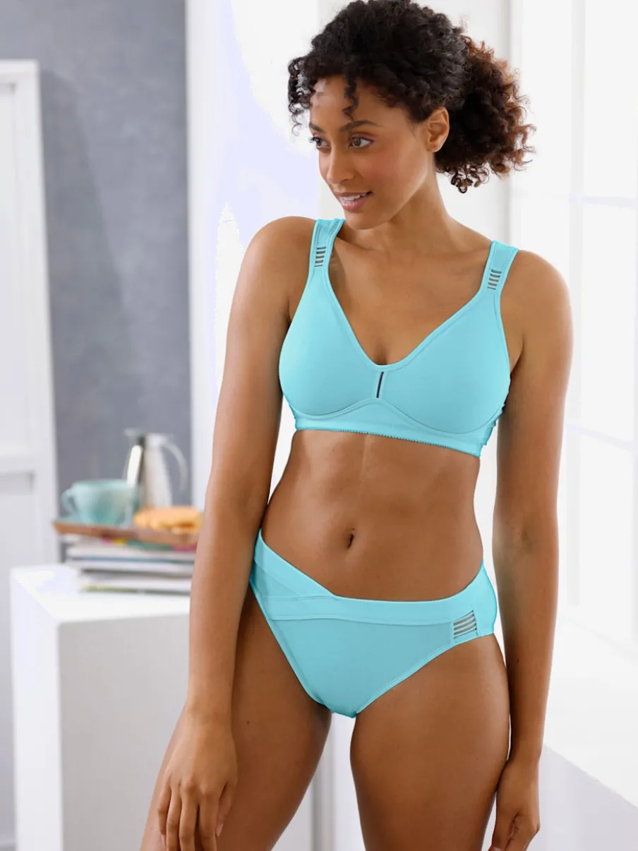 Soutien-gorge sans armatures à bonnets moulés et bretelles réglables