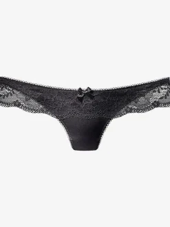 String féminin avec large ceinture en dentelle florale