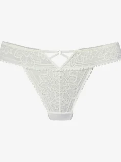 String séduisant avec découpe élégante au centre devant