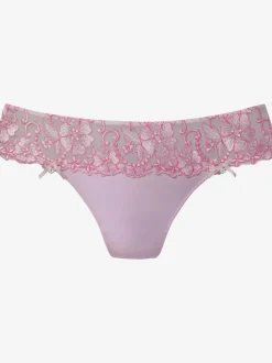 String tanga élégant aux détails séduisants