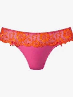 String tanga élégant aux détails séduisants