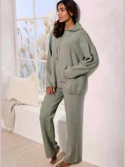 Sweat à capuche en tricot doux avec manches longues et logo tricoté
