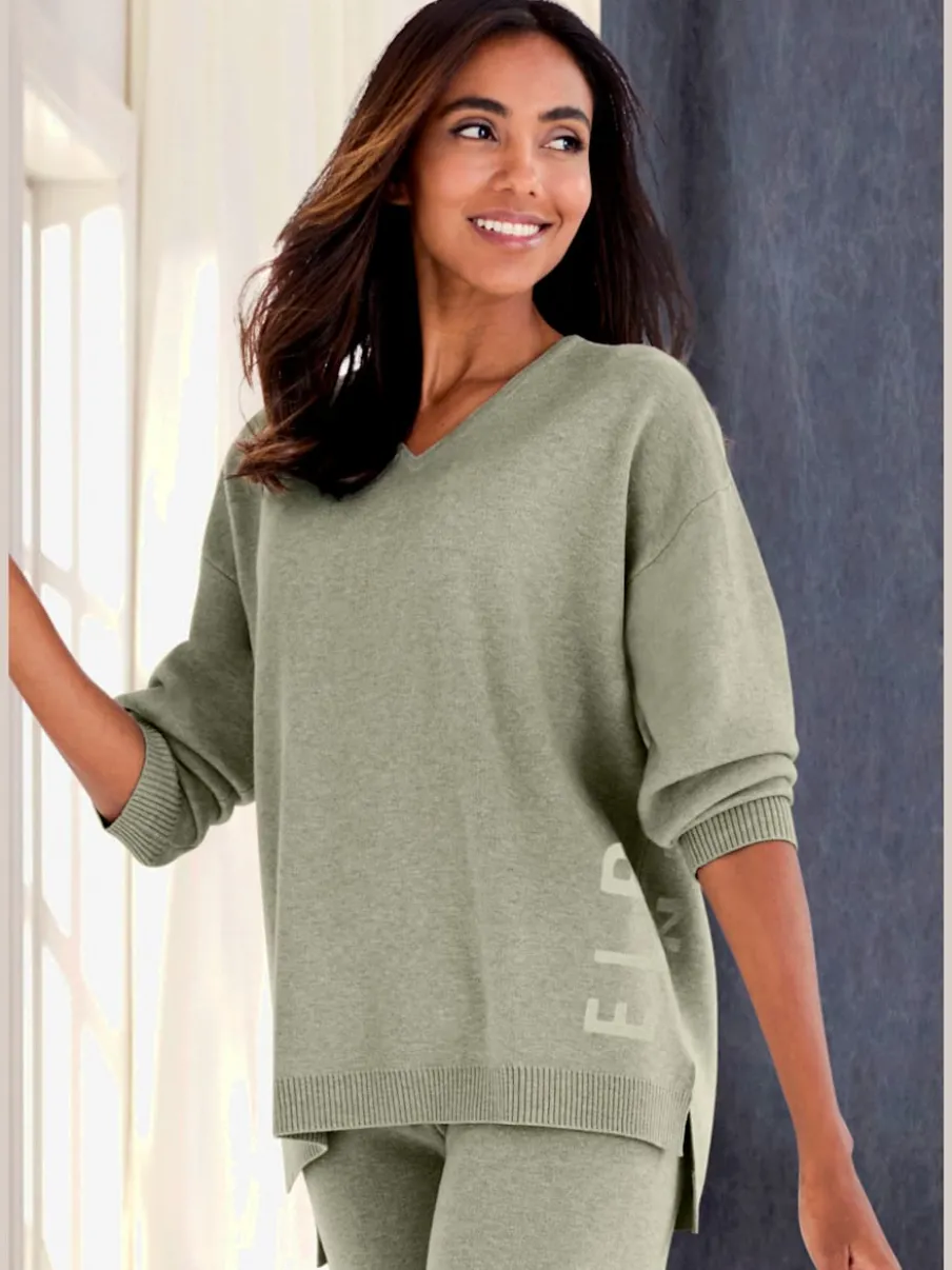 Sweater ample avec encolure en V et manches longues.