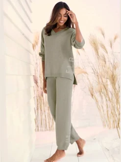 Sweater ample avec encolure en V et manches longues.