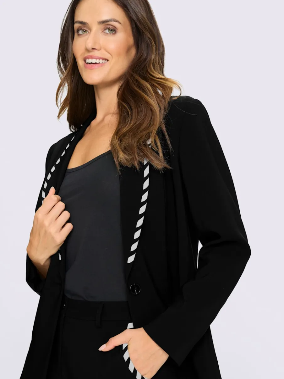 Tailleur pantalon avec blazer à col revers et poches