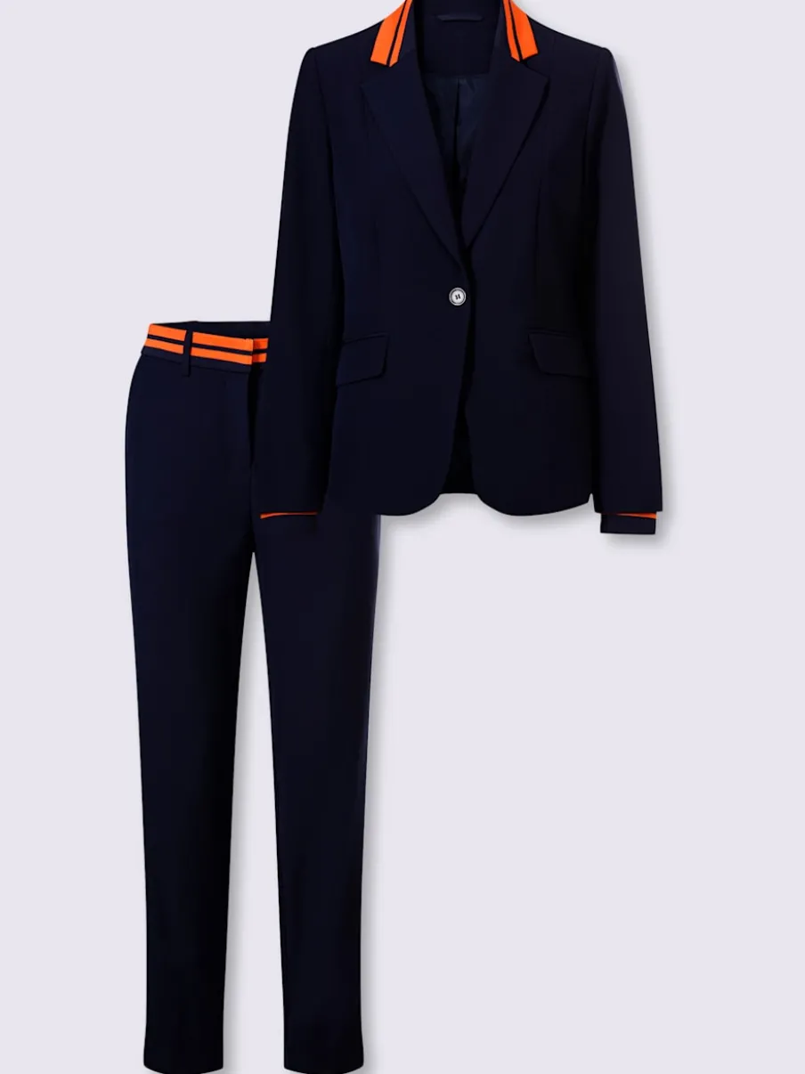 Tailleur pantalon avec col à revers et détails contrastés