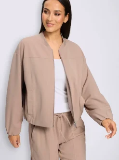 Tailleur pantalon forme blouson tendance