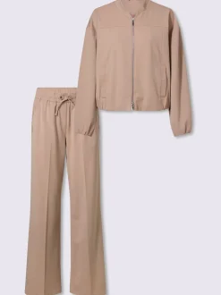 Tailleur pantalon forme blouson tendance