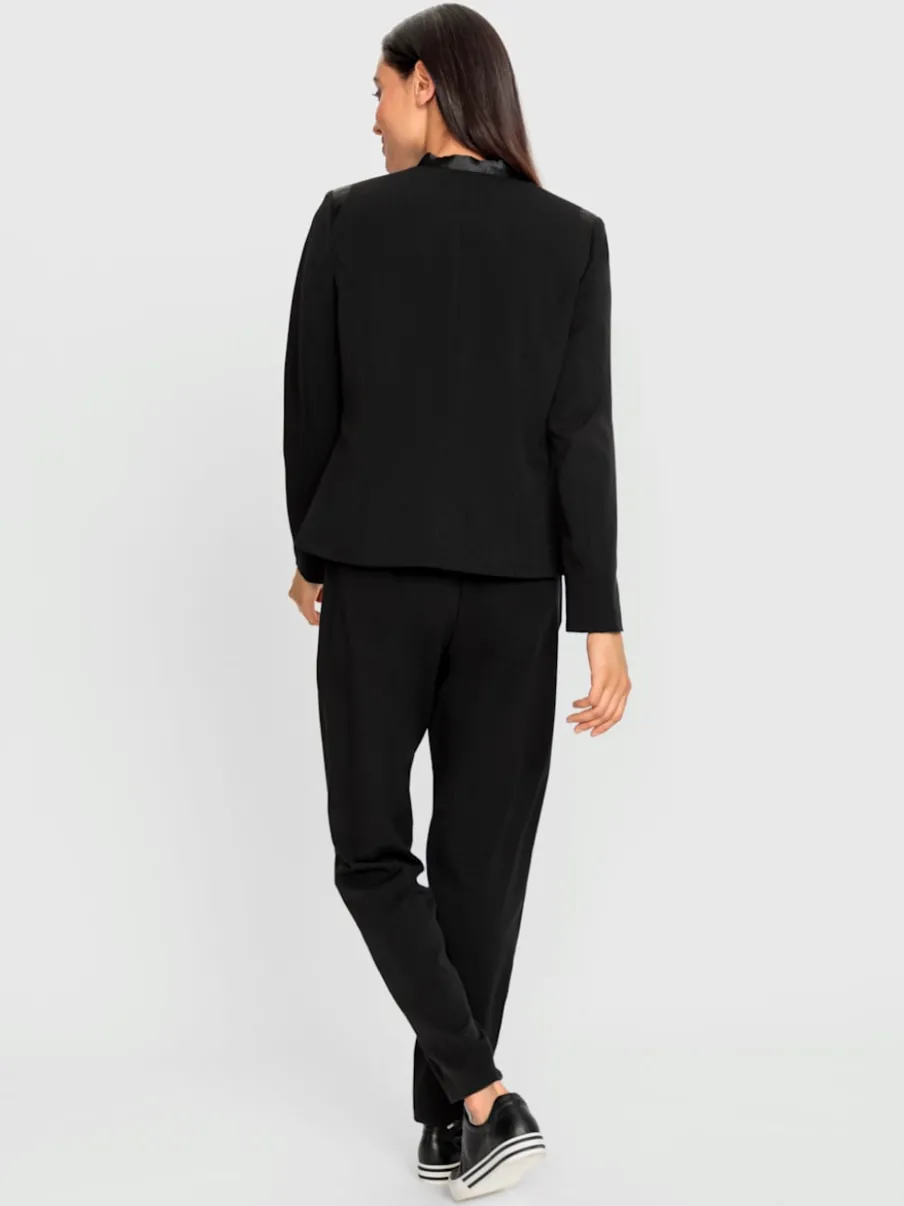 Tailleur pantalon jogging avec blazer et détails satinés