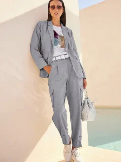 Tailleurs pantalons avec blazer col revers et poches