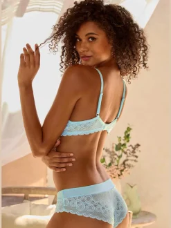 Tanga féminin avec dentelle extravagante
