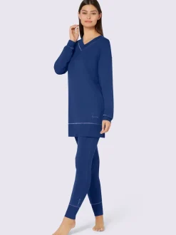 Tenue détente avec haut à col V et leggings ajustés