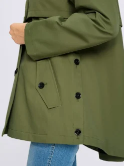 Trench-coat long avec col à revers et poches.