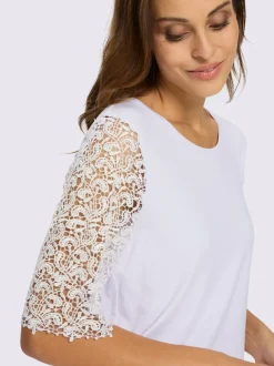 T-shirt avec manches en dentelle et finition décontractée