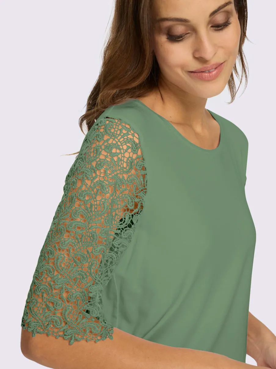 T-shirt avec manches en dentelle et finition décontractée