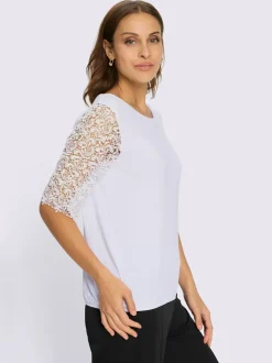 T-shirt avec manches en dentelle et finition décontractée