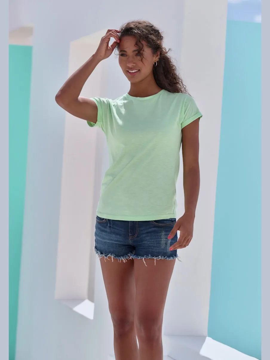T-shirt basique à col rond avec manches courtes en coton.