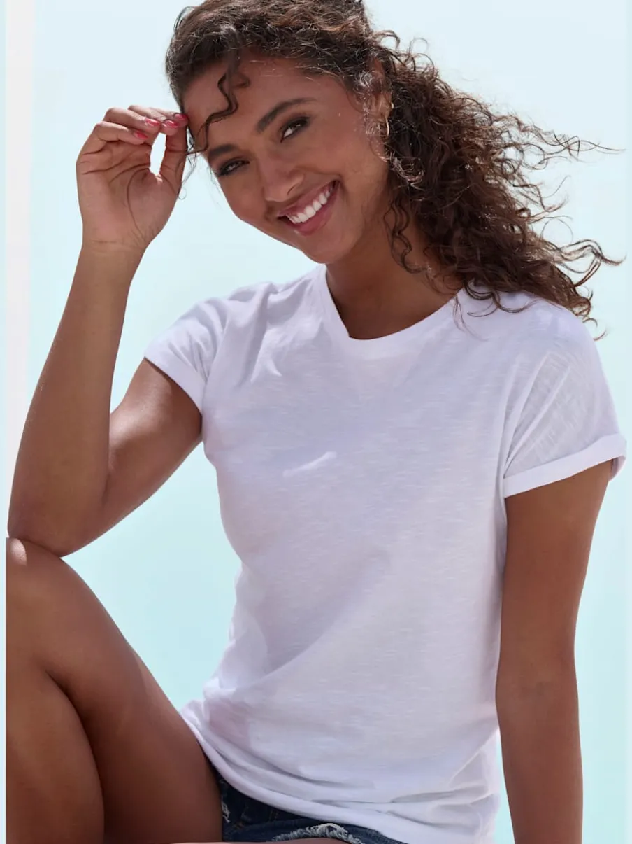 T-shirt basique à col rond avec manches courtes en coton.
