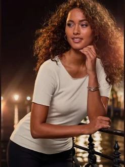 T-shirt à col rond avec bords pailletés raffinés et manches finies
