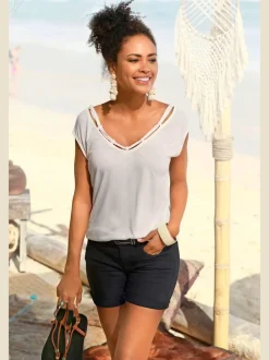 T-shirt col V avec cordons et encolure dégagée ornée de rubans