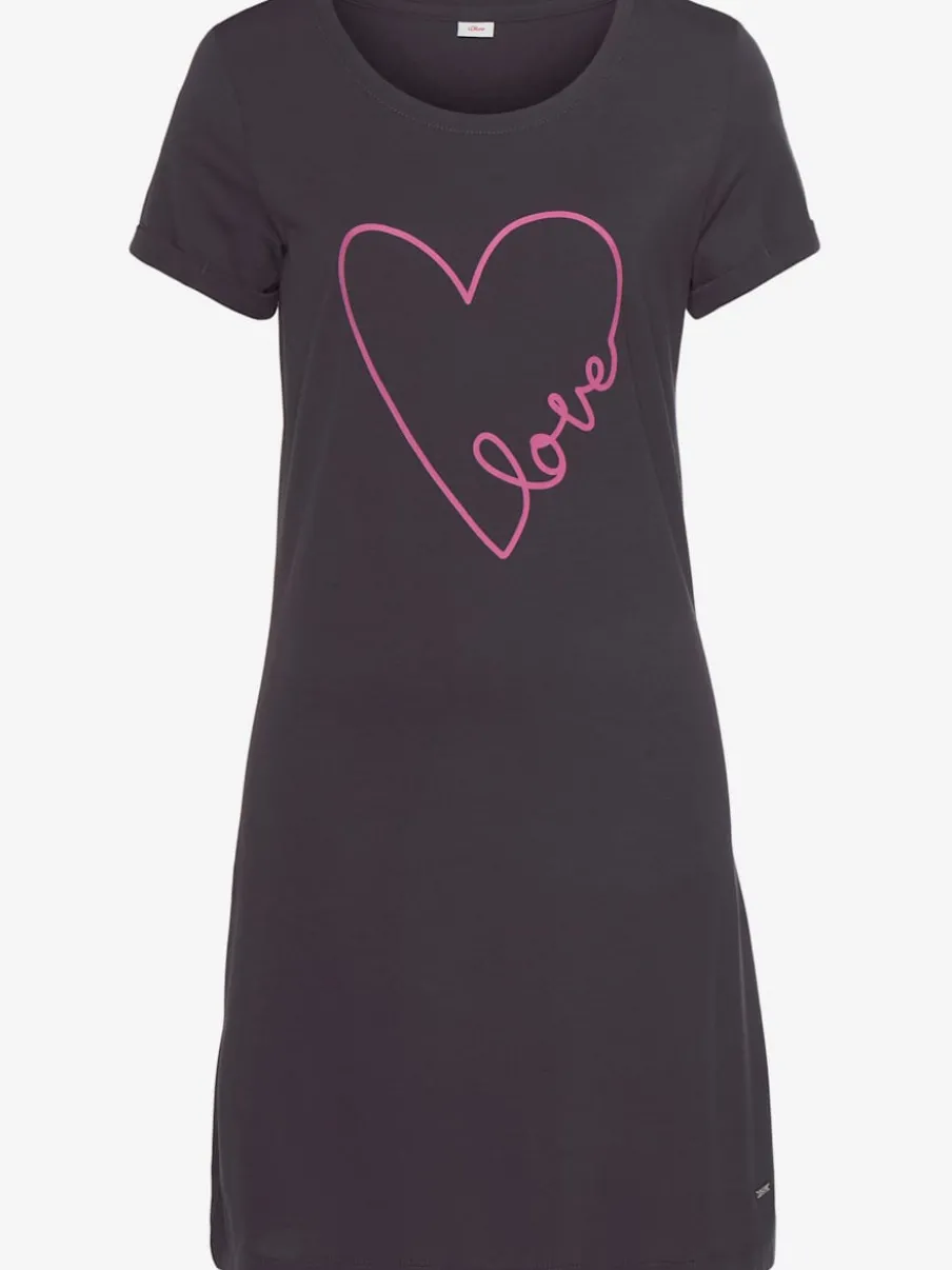 T-shirt de nuit confortable avec manches courtes et motif cœur