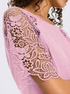 T-shirt à encolure ronde avec manches en dentelle transparente