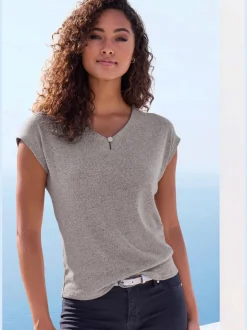 T-shirt à encolure V avec bouton brillant et strass