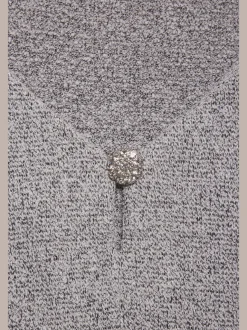 T-shirt à encolure V avec bouton brillant et strass