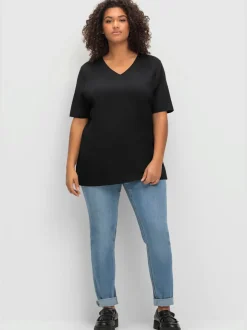 T-shirt encolure v tendance