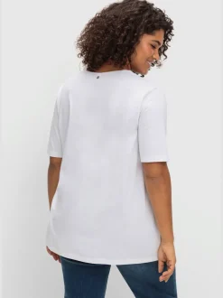 T-shirt encolure v tendance