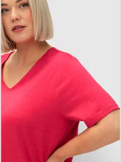 T-shirt encolure v tendance