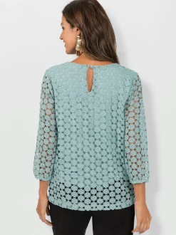 T-shirt en dentelle avec manches transparentes et fente