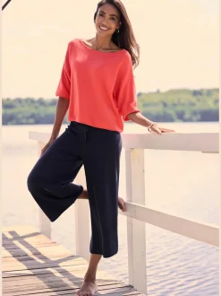 T-shirt en tricot fin à encolure en U avec manches 3/4 et petit revers